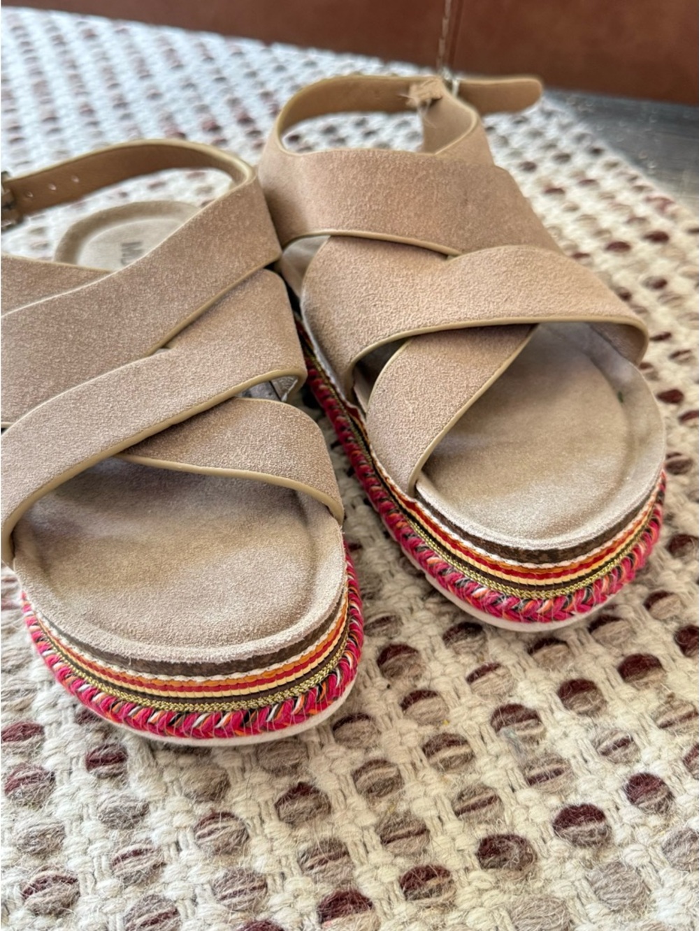 Muk Luks Mullins Suede tan suede platform sandals Embroidered Size 38 US  7.5